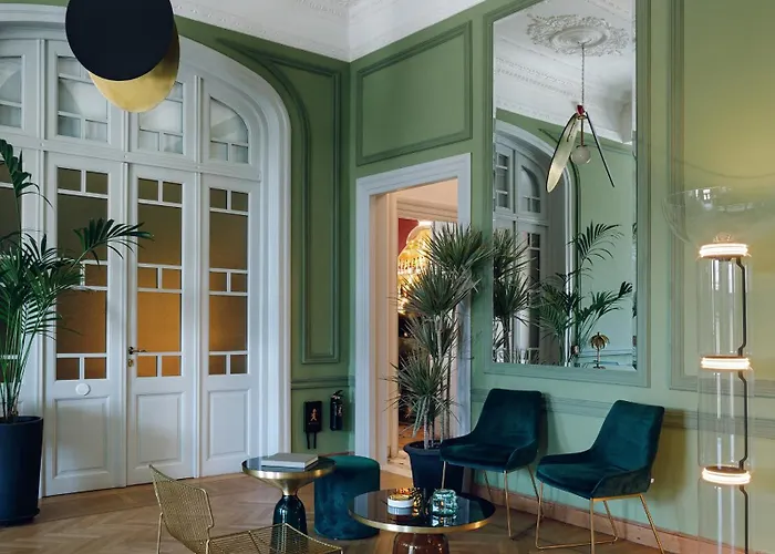 Aristide - Small Luxury Of The World