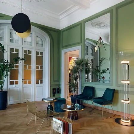 Aristide - Small Luxury Of The World
